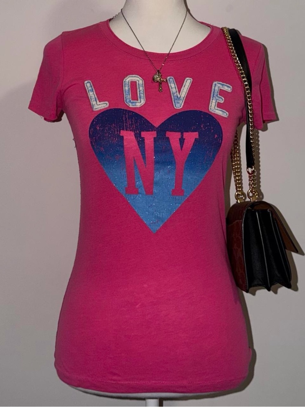 2000s vintage style 2013 Aeropostale Love NY heart graphic tee
